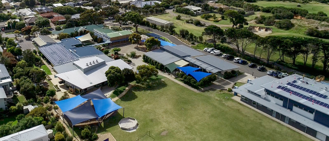 Aerial view of the Barwon Heads Primary School featuring solar panels on the school roof.   