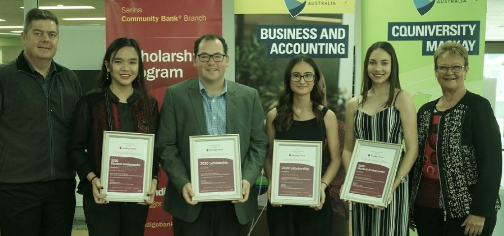 2020 Community Bank Sarina recipients with staff